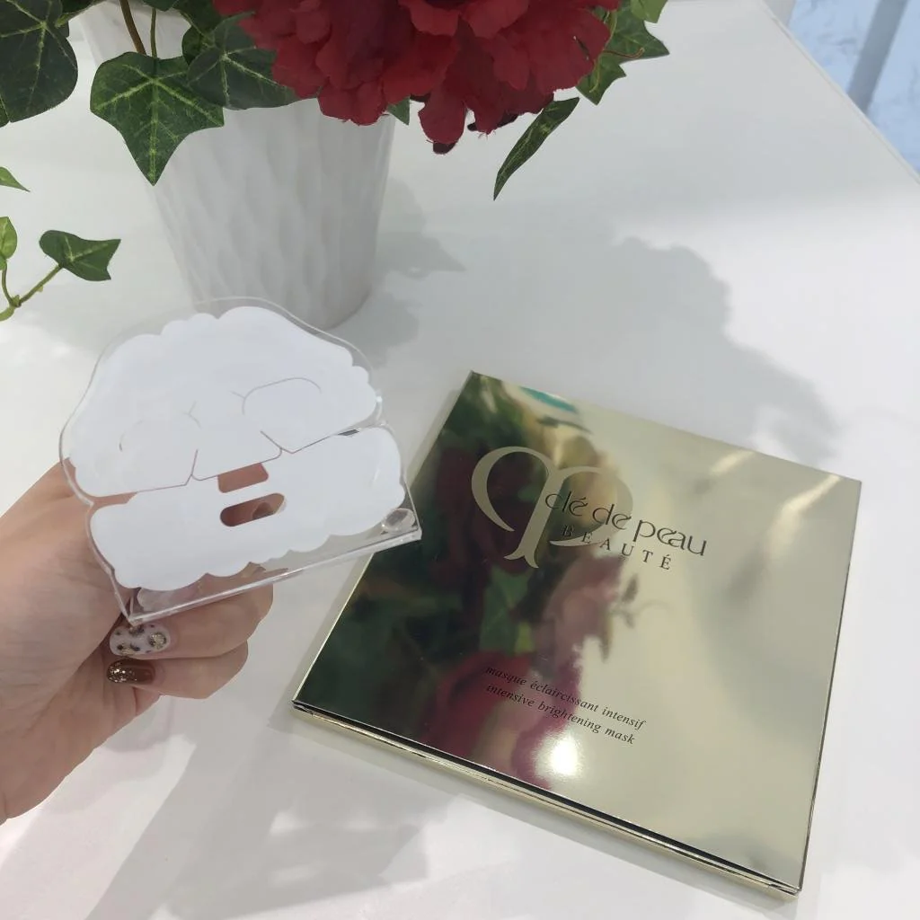 Clé de Peau Beauté Éclaircissant Intensif Face Mask 6 ct. - Image 4